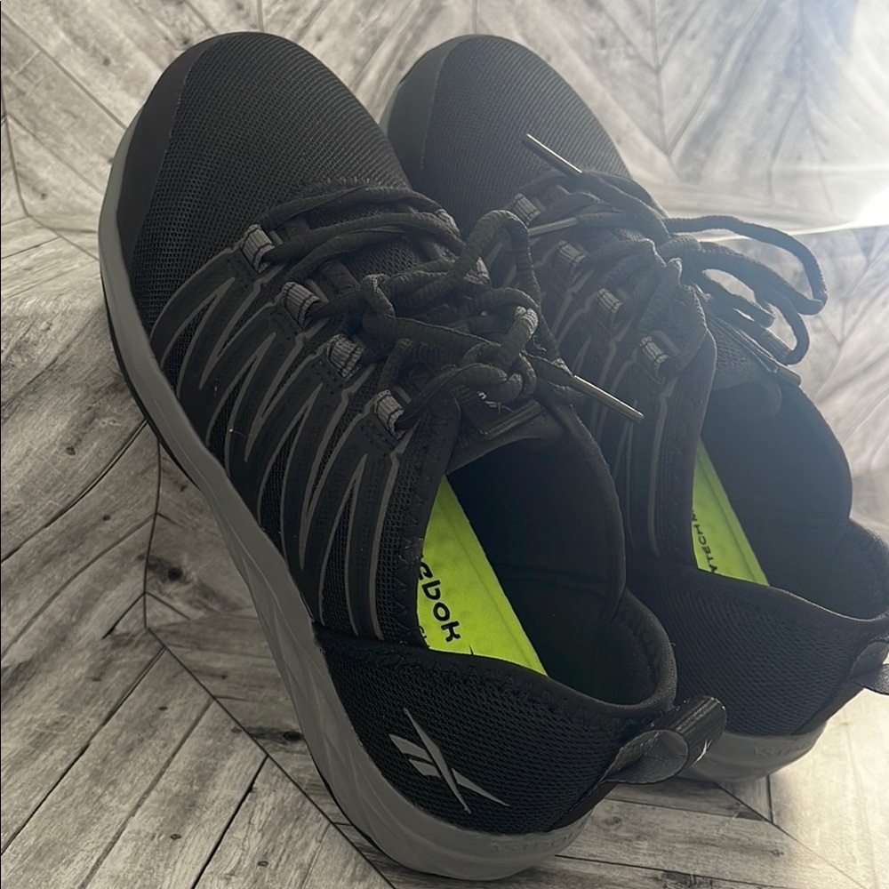 Reebok Women’s Black Athletic Work Shoes - Picture 5 of 9